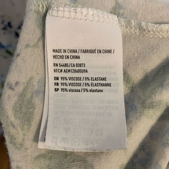 American Eagle Size XSmall Outfitters Floral Smocked Blouse - Picture 3 of 4